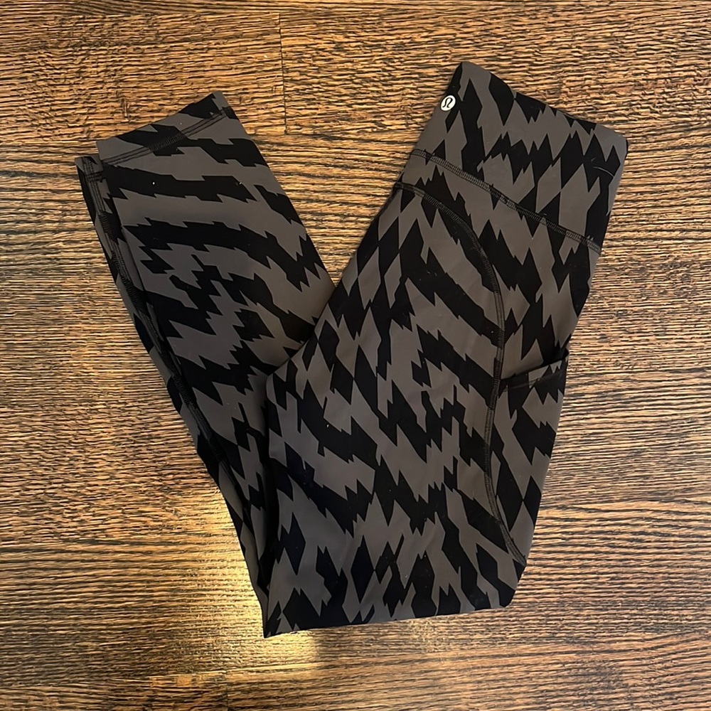 Lulu leggings size 6
